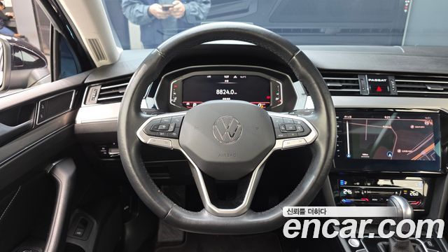 Volkswagen Passat 2022 — photo 18