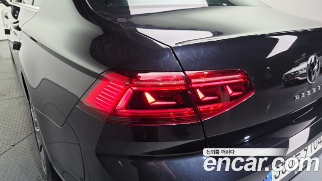 Volkswagen Passat 2022 — photo 9