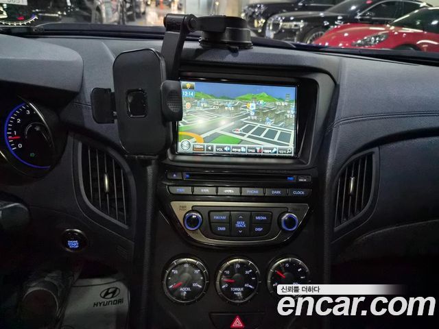 Hyundai Genesis 2012 — photo 10