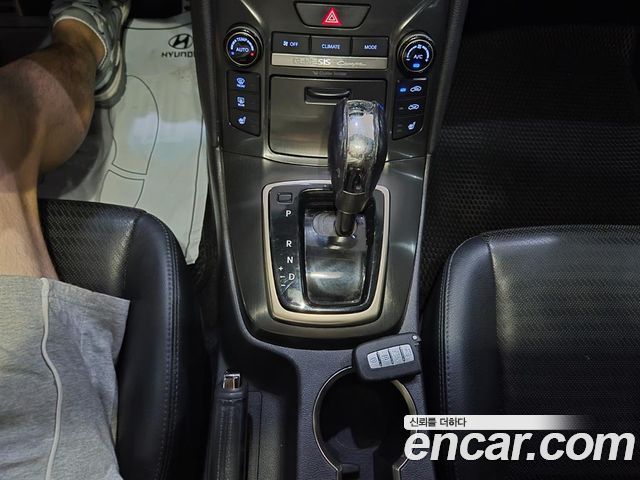 Hyundai Genesis 2012 — photo 12