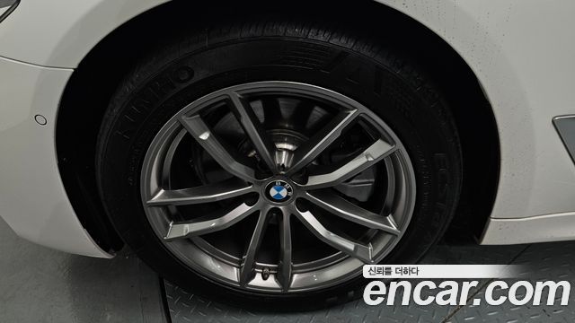 BMW 5-Series 2020 — photo 5