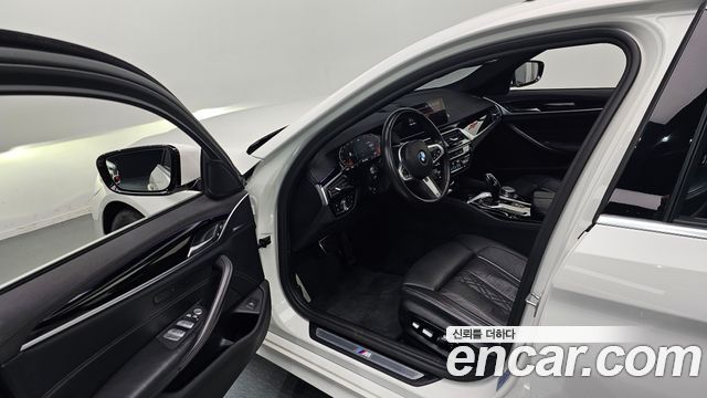 BMW 5-Series 2020 — photo 13
