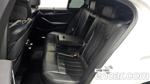 BMW 5-Series 2020 — photo 17