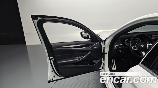 BMW 5-Series 2020 — photo 14