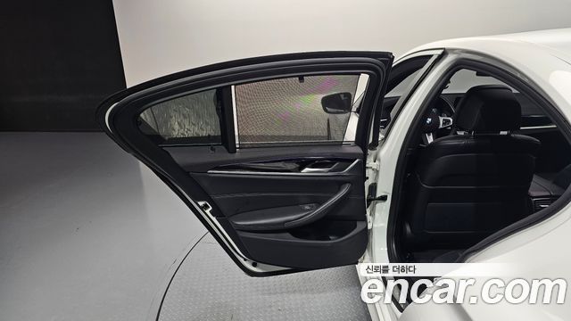 BMW 5-Series 2020 — photo 15