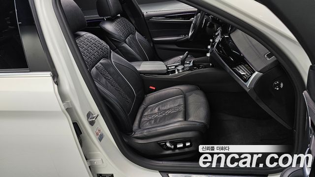 BMW 5-Series 2020 — photo 16