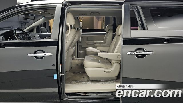 Kia Canival 2020 — photo 17