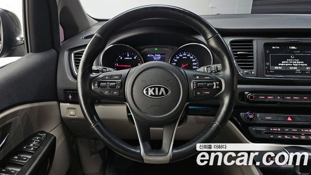 Kia Canival 2020 — photo 19