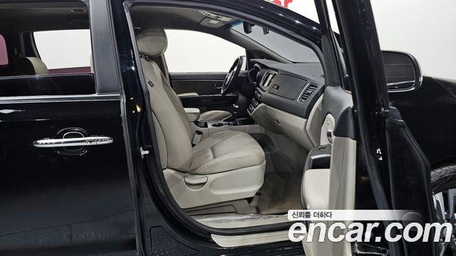 Kia Canival 2020 — photo 16