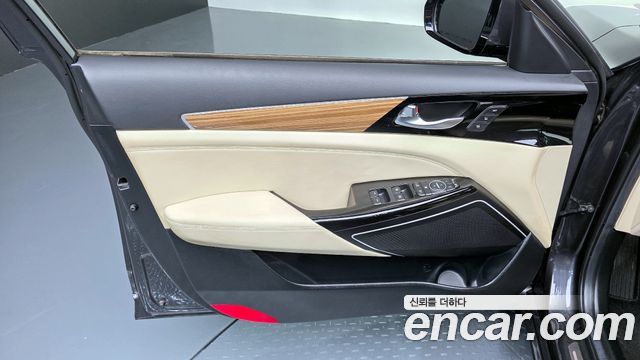 Kia K7 2017 — photo 14