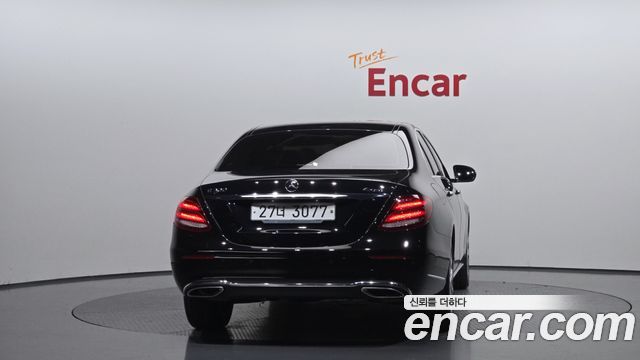 Mercedes-Benz E-Class 2019 — photo 4