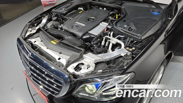Mercedes-Benz E-Class 2019 — photo 6