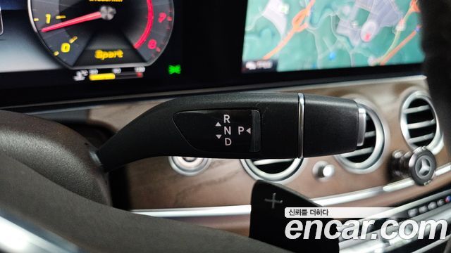 Mercedes-Benz E-Class 2019 — photo 12