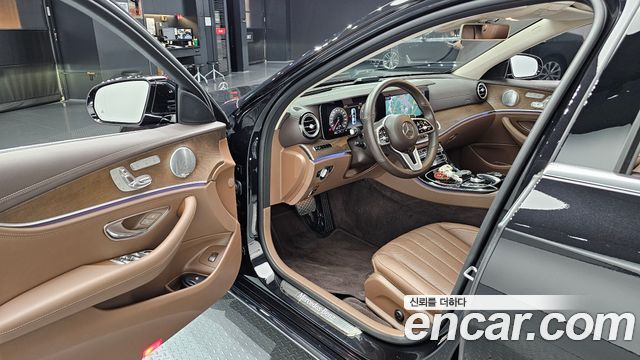 Mercedes-Benz E-Class 2019 — photo 13