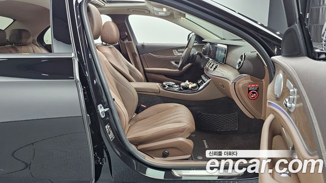 Mercedes-Benz E-Class 2019 — photo 17