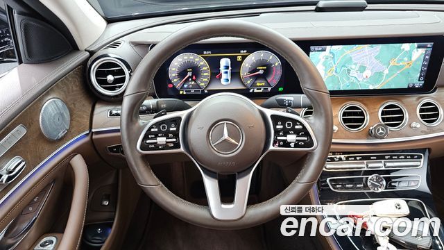 Mercedes-Benz E-Class 2019 — photo 19