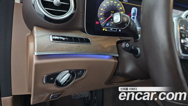 Mercedes-Benz E-Class 2019 — photo 20