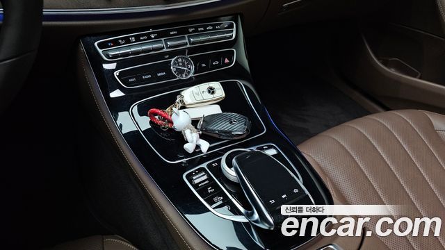 Mercedes-Benz E-Class 2019 — photo 24