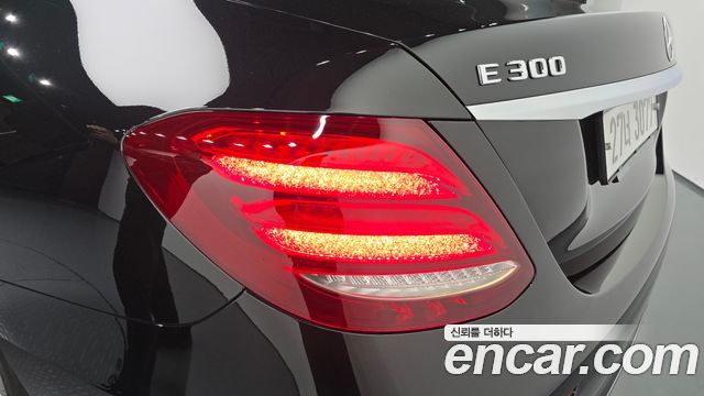 Mercedes-Benz E-Class 2019 — photo 9