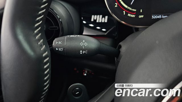 Mini Cooper 2023 — photo 26