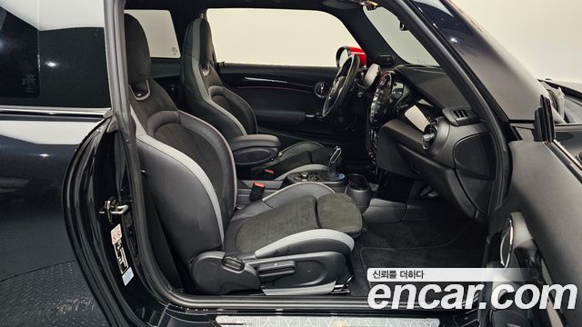 Mini Cooper 2023 — photo 16