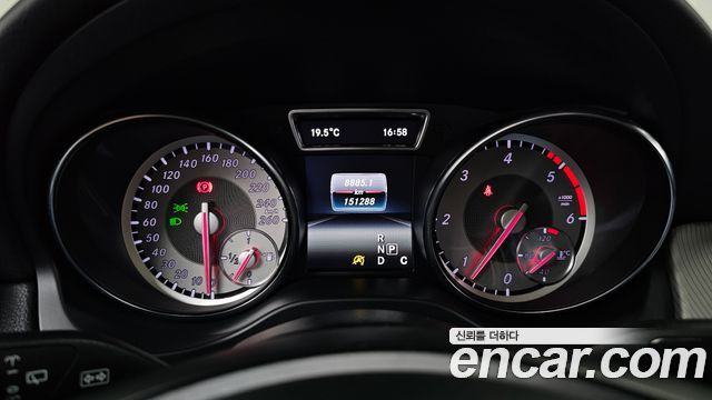 Mercedes-Benz GLA-Class 2016 — photo 8