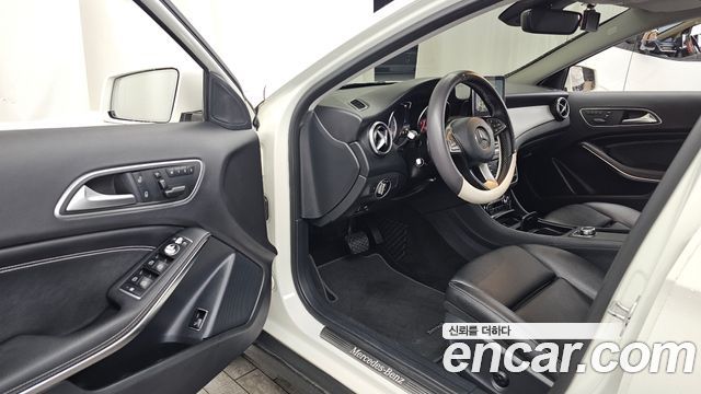 Mercedes-Benz GLA-Class 2016 — photo 10