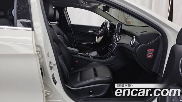 Mercedes-Benz GLA-Class 2016 — photo 11
