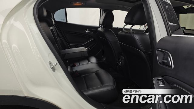 Mercedes-Benz GLA-Class 2016 — photo 12
