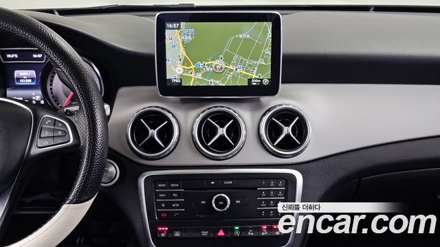 Mercedes-Benz GLA-Class 2016 — photo 14