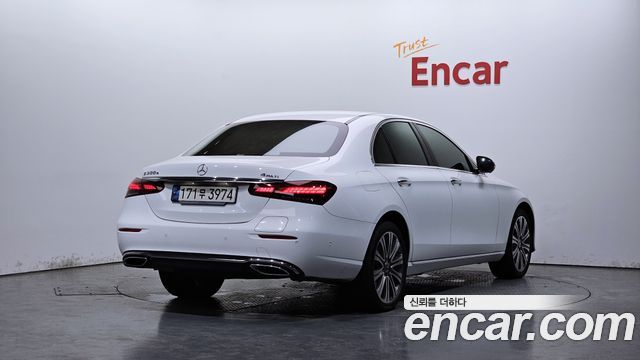 Mercedes-Benz E-Class 2023 — photo 2