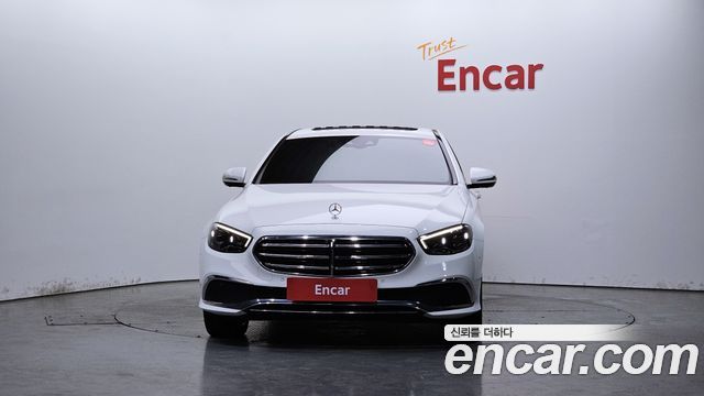 Mercedes-Benz E-Class 2023 — photo 3