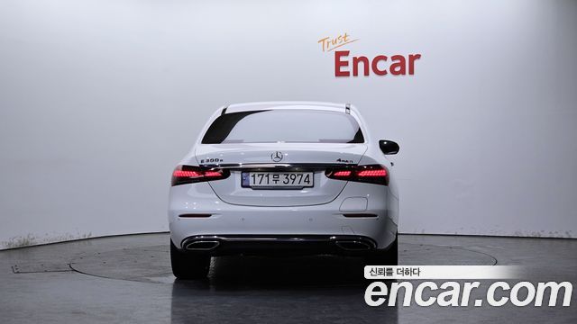 Mercedes-Benz E-Class 2023 — photo 4