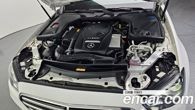 Mercedes-Benz E-Class 2023 — photo 6