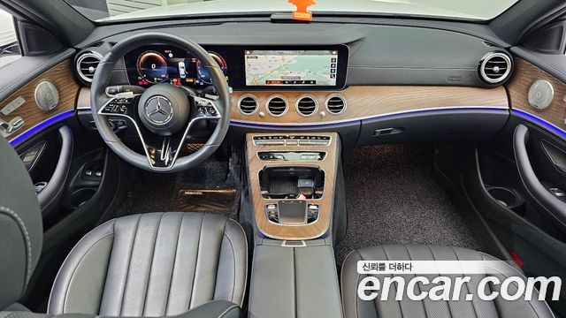 Mercedes-Benz E-Class 2023 — photo 10