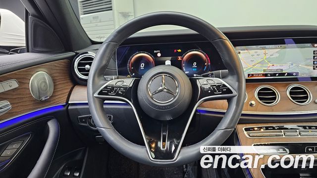 Mercedes-Benz E-Class 2023 — photo 19