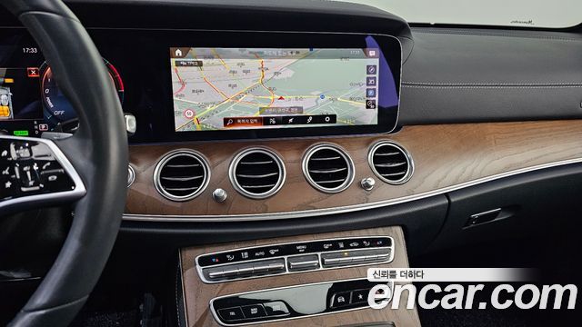 Mercedes-Benz E-Class 2023 — photo 20