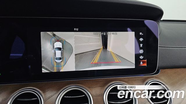 Mercedes-Benz E-Class 2023 — photo 21