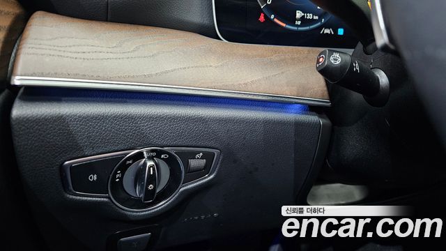 Mercedes-Benz E-Class 2023 — photo 22