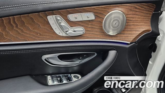 Mercedes-Benz E-Class 2023 — photo 23