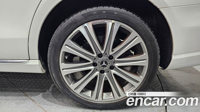 Mercedes-Benz E-Class 2023 — photo 7