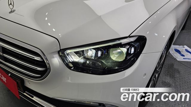 Mercedes-Benz E-Class 2023 — photo 8