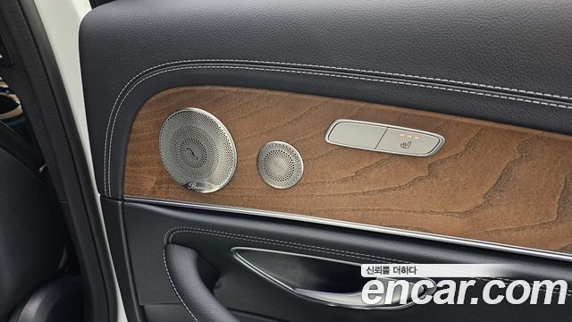 Mercedes-Benz E-Class 2023 — photo 28