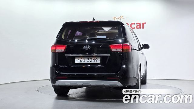 Kia Canival 2016 — photo 4