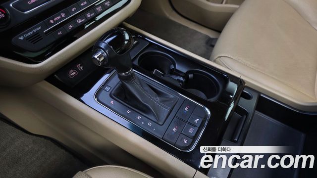 Kia Canival 2016 — photo 9