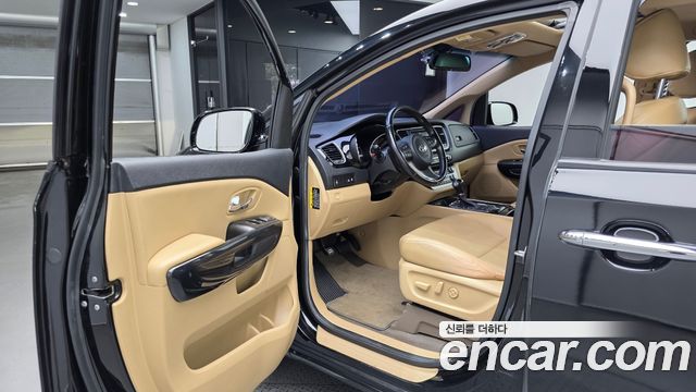 Kia Canival 2016 — photo 10