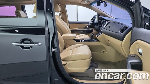 Kia Canival 2016 — photo 12