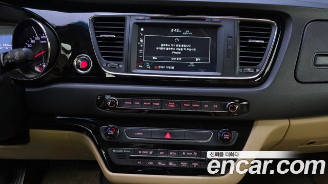 Kia Canival 2016 — photo 14