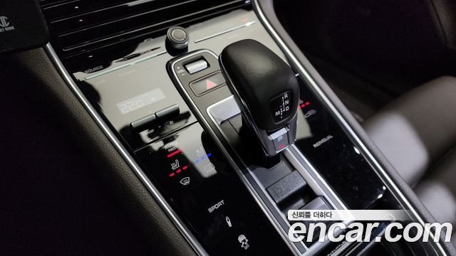 Porsche Panamera 2018 — photo 12