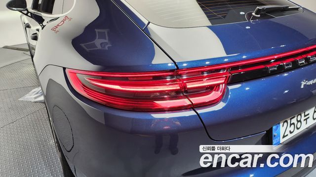 Porsche Panamera 2018 — photo 9
